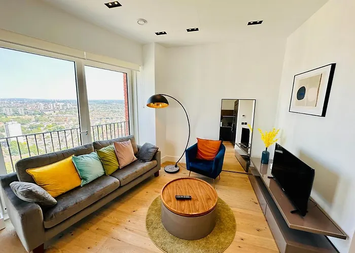 Luxury Central Flat With Stunning Views And Pool