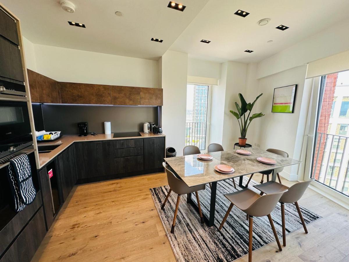 Luxury Flat With Stunning Views And Pool Apartment