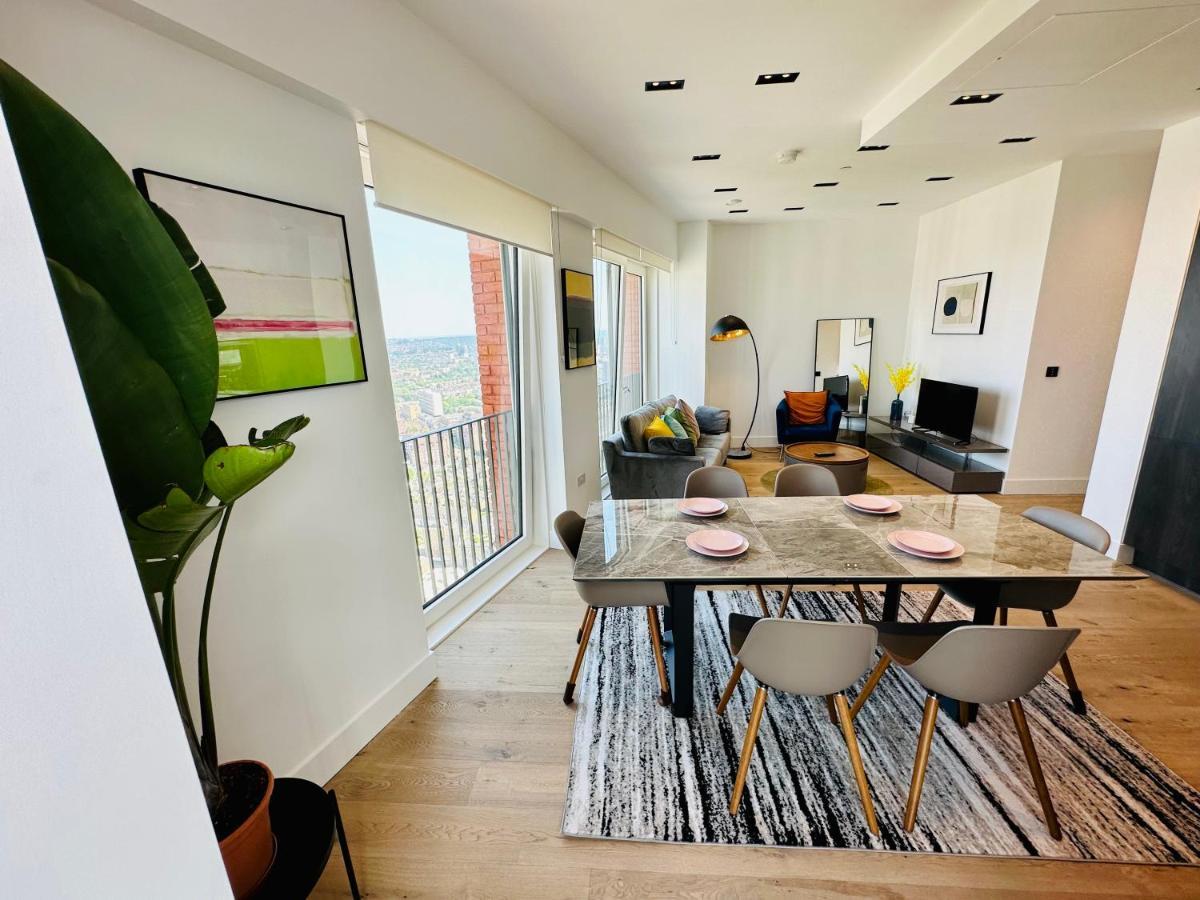 Luxury Flat With Stunning Views And Pool Apartment