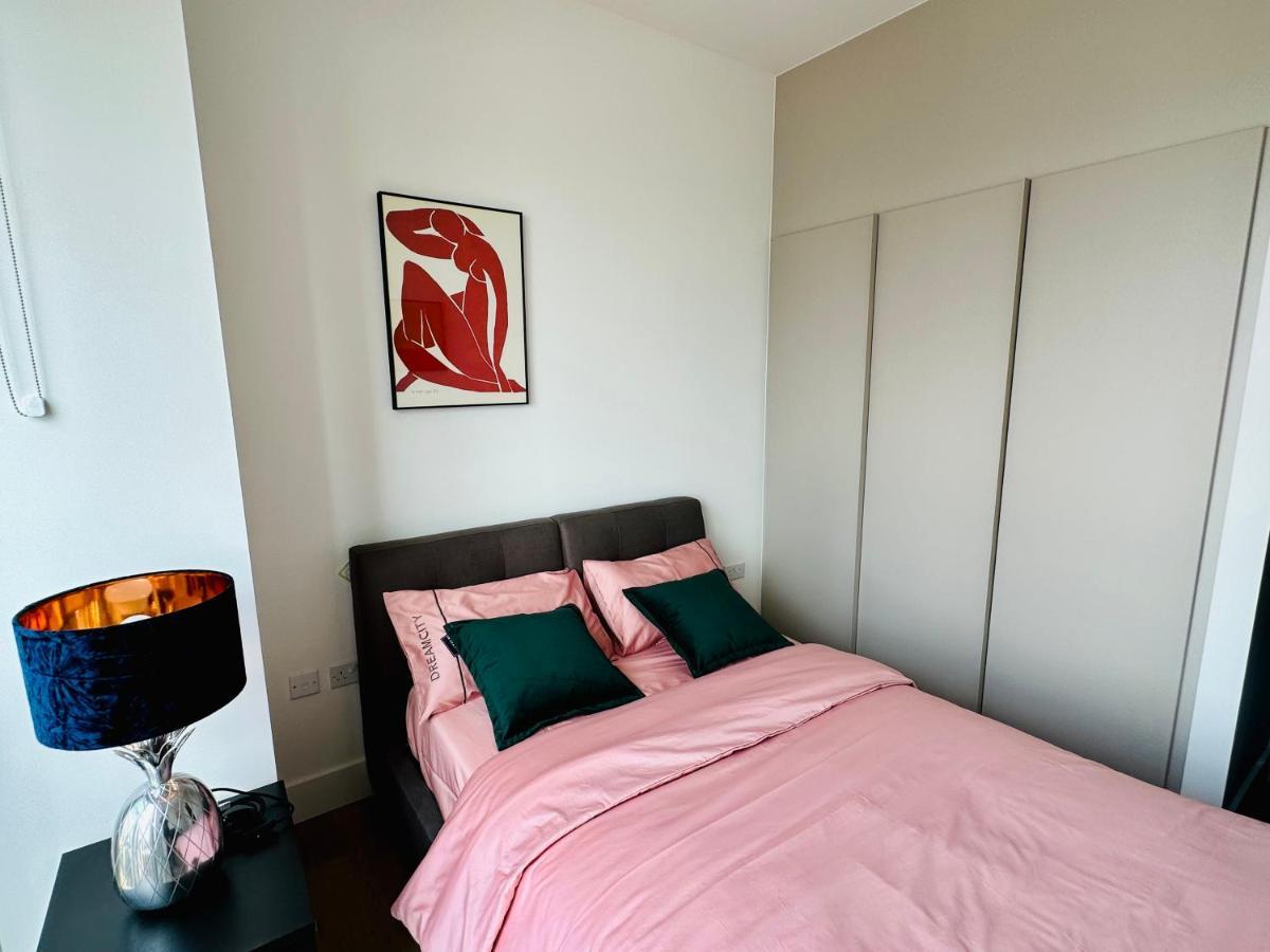 Luxury Flat With Stunning Views And Pool London