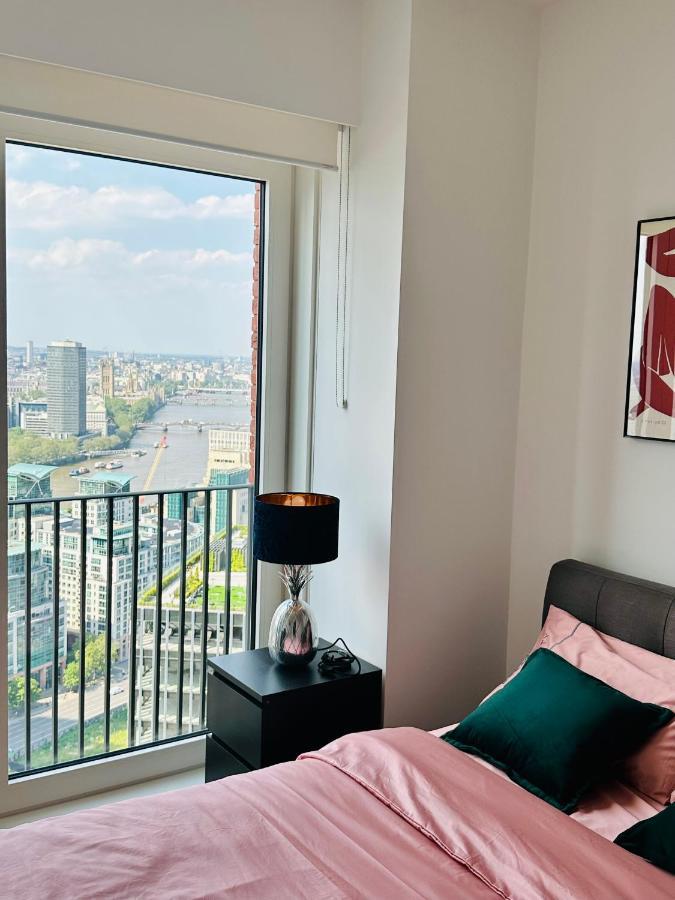 Luxury Flat With Stunning Views And Pool * London