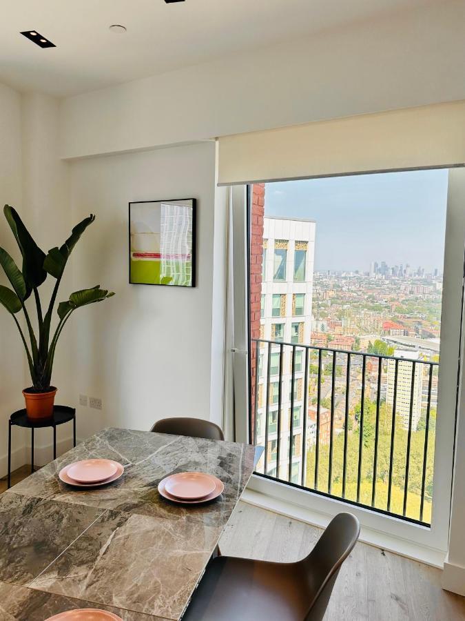 Luxury Flat With Stunning Views And Pool Apartment