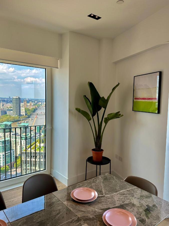 Luxury Flat With Stunning Views And Pool * London