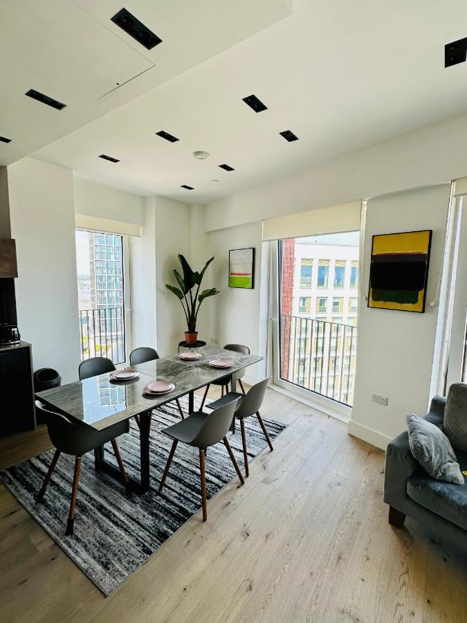 Luxury Flat With Stunning Views And Pool London