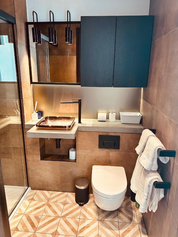 Luxury Flat With Stunning Views And Pool Apartment